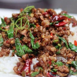 ข้าวราดกระเพราเนื้อ+ไข่ดาว