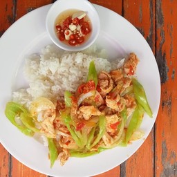หมูผัดพริกหยวกราดข้าว