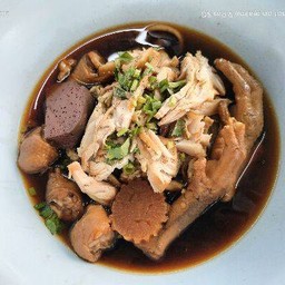 ก๋วยเตี๋ยวไก่ตุ๋นมะระ(เส้นมาม่า)