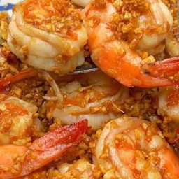 [อร่อยซ่ากับโค้ก] กุ้งผัดกระเทียมราดข้าว (แถมน้ำซุป) +  โค้ก ออริจินัล (ขวด)