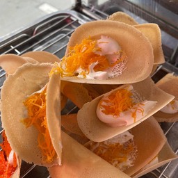 ขนมเบื้องเจ๊มนไส้ทะลัก