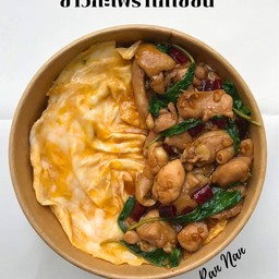 ข้าวกะเพราไก่ไข่ข้น