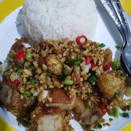 ข้าว หมูกรอบคั่วพริกเกลือ