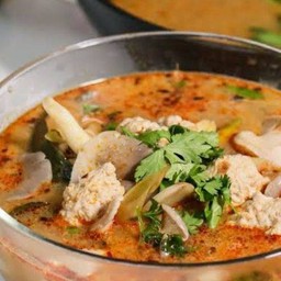 ต้มยำรวม หมู-ไก่ (เป็นกับข้าว)