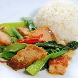 คะน้าหมูกรอบ ราดข้าว