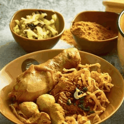 ข้าวซอยรวม ไก่ หมู เนื้อ