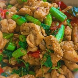 กะเพราไก่ (กับข้าว)