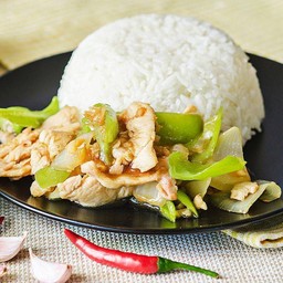 [อร่อยซ่ากับโค้ก] ข้าว.ไก่ชิ้นผัดพริกหยวก+ไข่ดาว +  โค้ก ออริจินัล (ขวด) 
