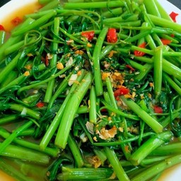 ผัดผักบุ้งไฟแดง (กับข้าว)