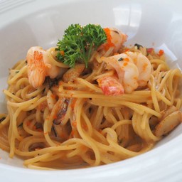 สปาเก็ตตี้พิงค์ซอสกุ้ง