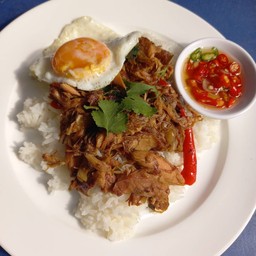 หมูกระเทียมราดข้าว