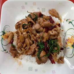 กะเพราหมุชิ้น