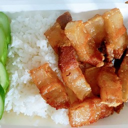 ข้าวหมูสามชั้นทอดน้ำปลา