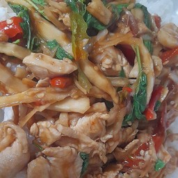 กะเพราใส่หน่อไม้ดอง