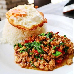 [อร่อยซ่ากับโค้ก] ข้าว.ผัดกระเพราหมูสับ+ไข่ดาว +  โค้ก ออริจินัล (ขวด) 