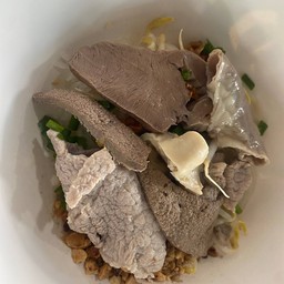 ก๋วยเตียวแห้งหมู