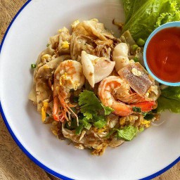 ก๋วยเตี๋ยวคั่วทะเล LM