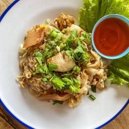 ก๋วยเตี๋ยวคั่วไก่ LM