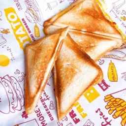 ปังแซนด์วิชพริกเผาไก่หยอง