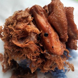 ข้าวเหนียวอัญชันหมูฝอยหวานผสมไก่ทอด