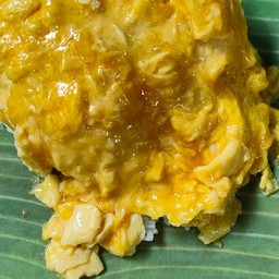 ไข่ข้นลาวาราดข้าว