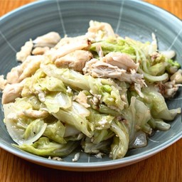 ผักผัดกาดขาวใส่เนื้อปูและไข่ขาว