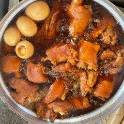ข้าวขาหมู ธีราภรณ์ ขาหมู ธีราภรณ์