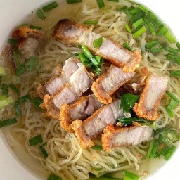 บะหมี่หมูกรอบ