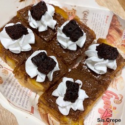 ขนมปังปิ้ง+นูเทลล่า+วิปครีม+บราวนี่