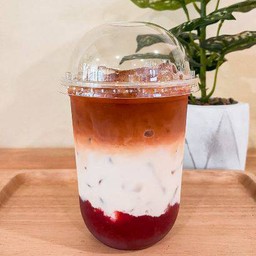 สตรอว์เบอร์รี่ ชาไทยนมสด