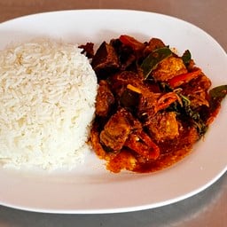 ผัดพริกแกง ราดข้าว