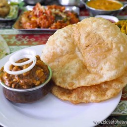 Puri choley