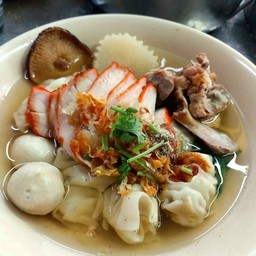 เกี๊ยวหมูแดง