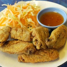 ปีกไก่กลางทอดน้ำปลา