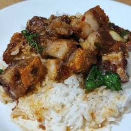 ข้าวกะเพราหมูกรอบ