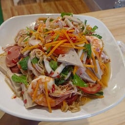 ยำมาม่าทะเลรวม