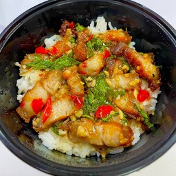 ข้าวด้งกะเพราหมูกรอบ