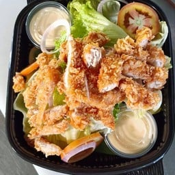 สลัดไก่ทอด