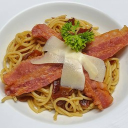 สปาเก็ตตี้เบคอนกรอบ (Spaghetti Crispy Bacon)