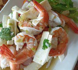 ยำยอดมะพร้าวกุ้ง