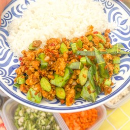 ผัดสตอไก่สับ,ไก่ชิ้น (ไม่ใส่กะปิ)