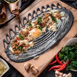 โตเกียวไส้กะเพราไก่ไข่ชีส