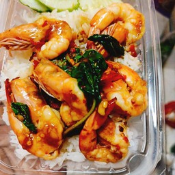 ข้าวกะเพรากุ้ง