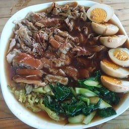 ขาหมูเป็นกับข้าว