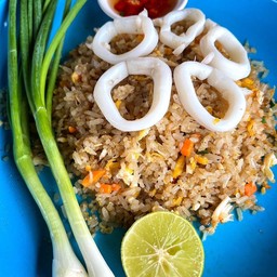 ข้าวผัดปลาหมึก