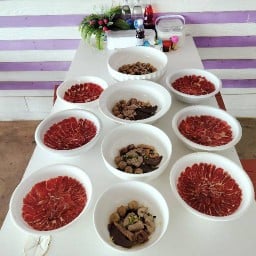 ร้านก๋วยเตี๋ยวเนื้อตุ๋นน้องเบียร์ สาย 1 สาขา สัตหีบ สามแยกไฟแดงหน้าประตูทางเข้ากองเรือยุทธการ ติดกับ AIA