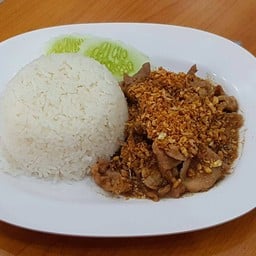ผัดกระเทียม ราดข้าว