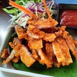 สามชั้นทอดน้ำปลา