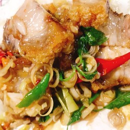 ข้าว+หมูกรอบผัดตะไคร้