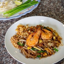 ผัดไทยกุ้งสดไข่+กุ้งแห้งทอด